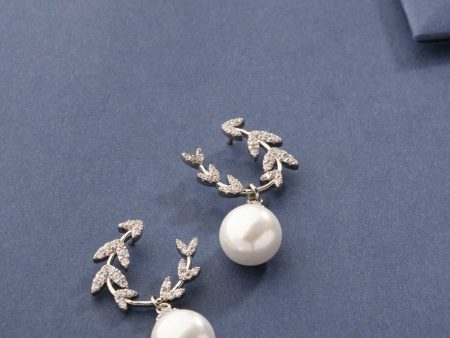 Adorable Silver Color Flowers Of White Stones Tops (Brass) For Sale