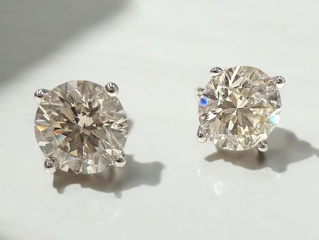 2.10 ctw diamond stud earrings Supply